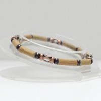SS01, Pulsera simple con bolitas marrones